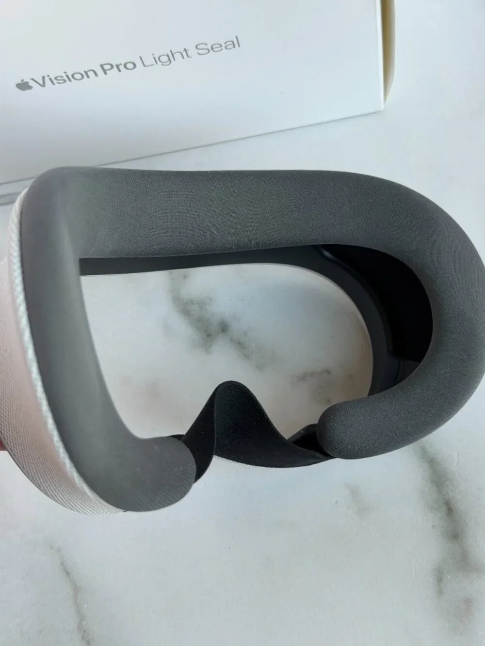 Apple Vision Pro Light Seal 25W with W Cushion & Original Box NEW